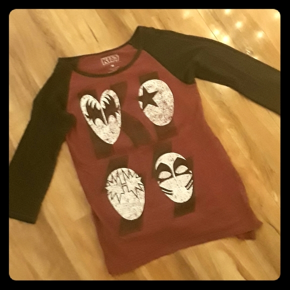 Kiss Tops - KISS Abstract Tee - NWOT